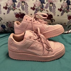 Platform pink suede Adidas.